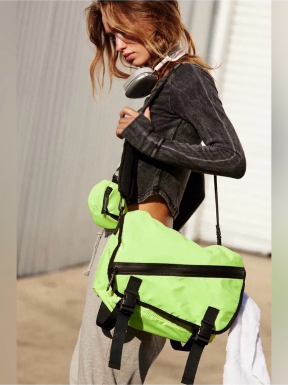 FREE PEOPLE MOVE WITH IT MESSENGER BAG WITH STRAP NEON GREEN BLACK NWOT
